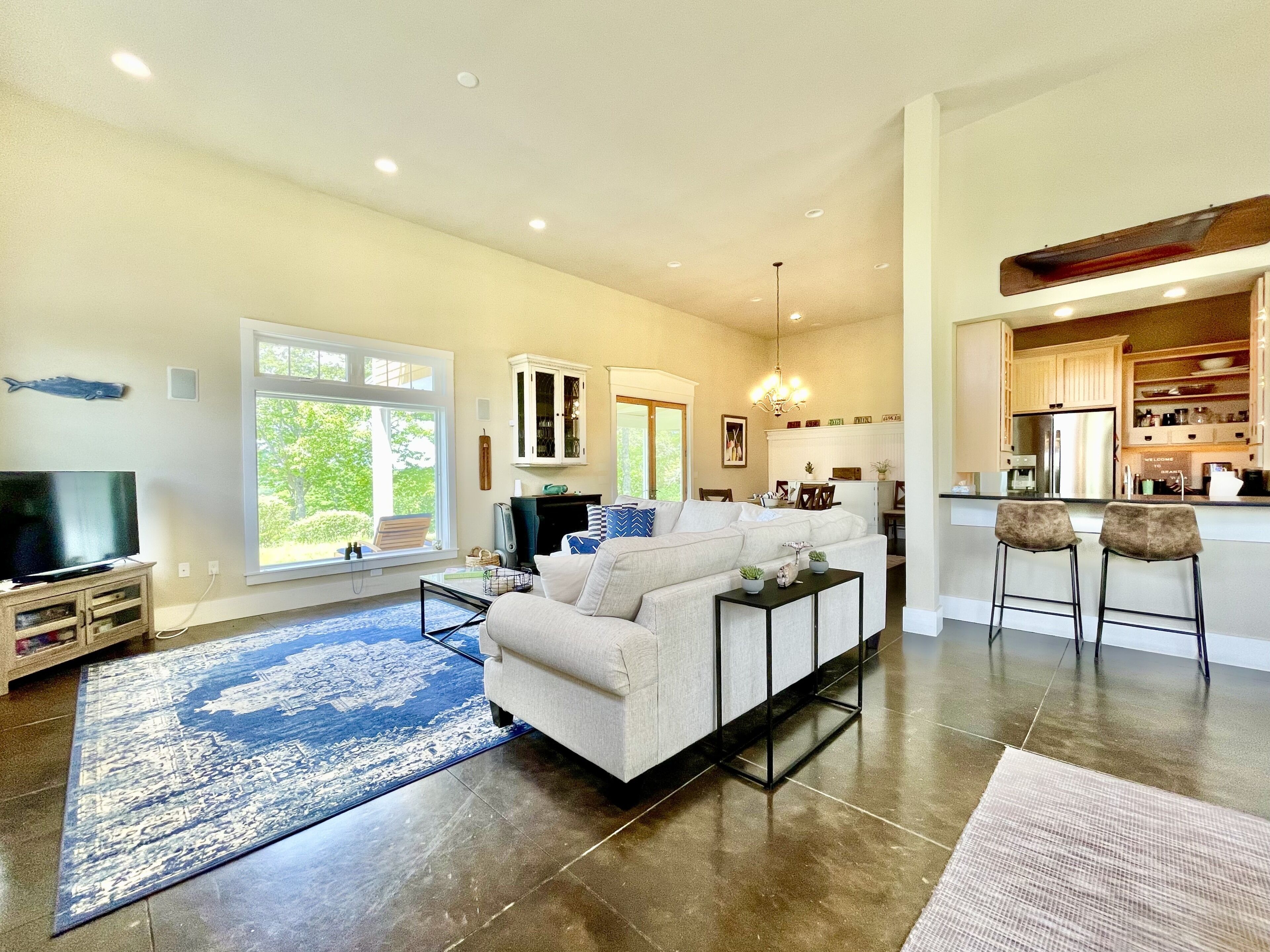 Grand Vista - Gorgeous Upscale Get-a-way with Panoramic Views!