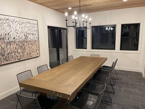 Dining - New Mountain Modern Cabin 25 min from Yellowstone (Island Park)