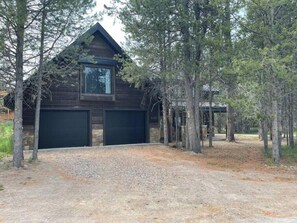 Exterior - New Mountain Modern Cabin 25 min from Yellowstone (Island Park)