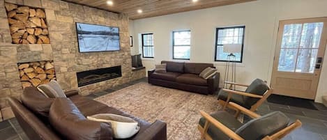 Televisión, chimenea, videojuegos y libros