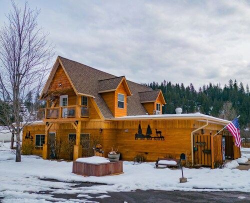 Upscale, Pet friendly, Main Floor, Bidet toliet Unit 1