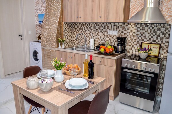 Micro-ondes, cafetière/bouilloire