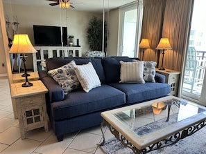 Flat-screen TV, DVD player - Nautilus  2611 Gulf View 2BD/2BA 6th Floor.  Free Beach Service 3/1-10/31 (Fort Walton Beach)