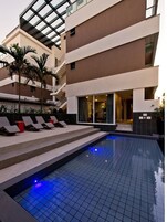 Outdoor pool, pool umbrellas, sun loungers