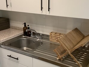 Fridge, microwave, oven, stovetop - One bedroom apartment, a few steps from the river Cam and Cambridge Old Town   (Cambridge)