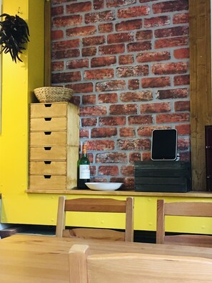 Dining - One bedroom apartment, a few steps from the river Cam and Cambridge Old Town   (Cambridge)