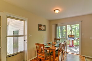 Dining - Simple But Sweet Cottage House (Arden)