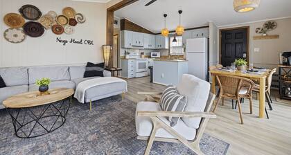 Mins to Beach, Hot Tub, Dog Friendly, Outdoor Projector, BBQ Grill