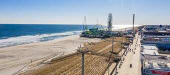 Boardwalk Sand & Surf Inn Oceanfront