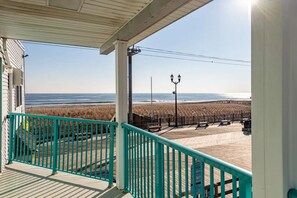 Terrace/patio - Boardwalk Sand & Surf Inn Oceanfront (Seaside Heights)