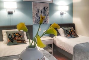 2 bedrooms, iron/ironing board, free WiFi, bed sheets - The Inn at Newton Highlands, boutique apartment-hotel (Newton)