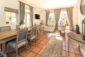 Room - L Ermitage Franschhoek Chateau and Villas (Franschhoek)