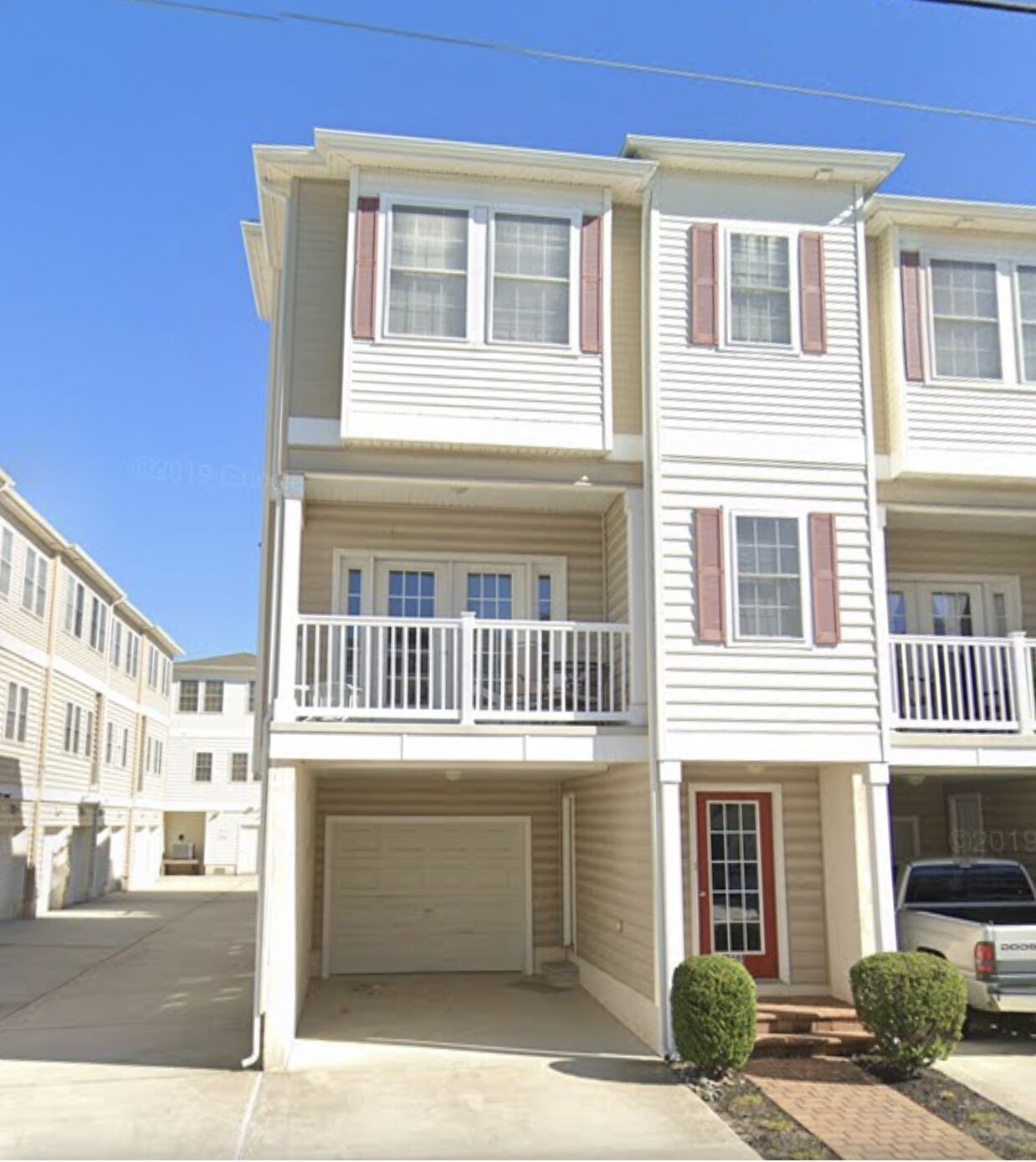 25th Avenue beach block with pool!