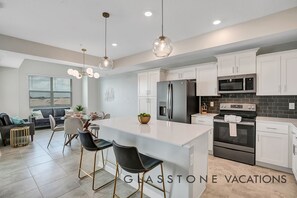 Fridge, microwave, oven, stovetop - 2BD/2BA condo close to Disney at Storey Lake #96 (Kissimmee)
