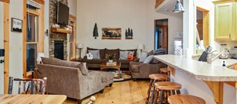 Close to everything!~GAME ROOM~FIRE PIT & HOT TUB~Dogs OK! Lake Access & Dock!