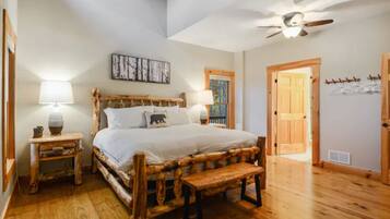 3 bedrooms, desk, iron/ironing board, travel cot