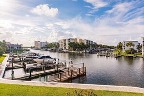 Marina - Love Stay Sea - Two Bedroom Apartment, Sleeps 6 (Fort Myers Beach)