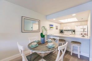 Dining - Love Stay Sea (Fort Myers Beach)