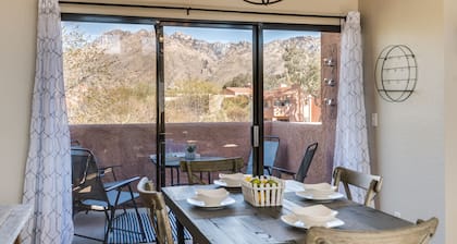 Wake Up to Majestic Mountain Views in a Vaulted 2BR 2 BATH cozy getaway!