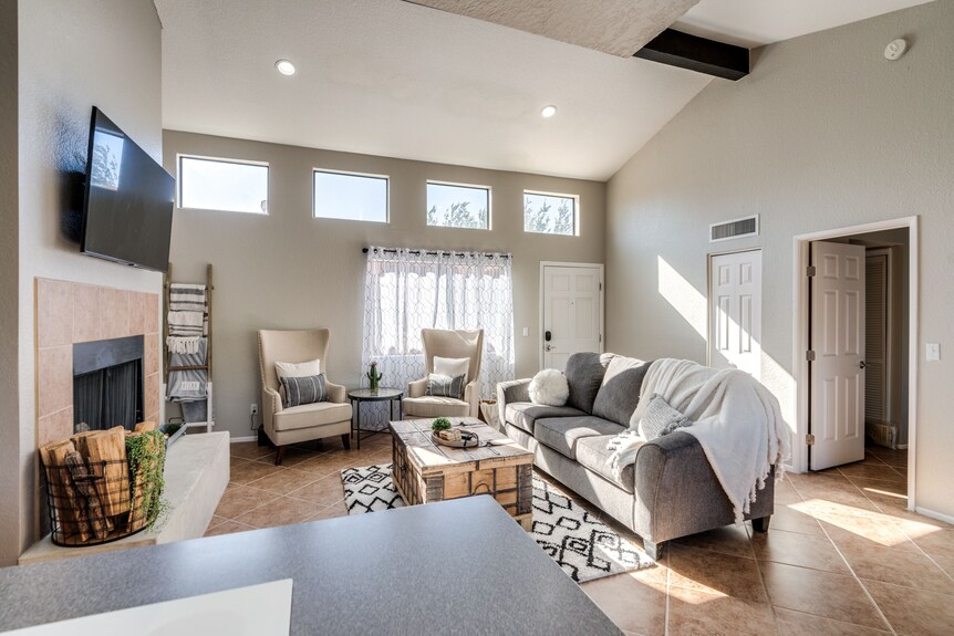Wake Up To Majestic Mountain Views In A Vaulted 2br 2 Bath Cozy Getaway! - Tucson, AZ