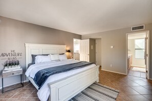 2 bedrooms, in-room safe, desk, iron/ironing board