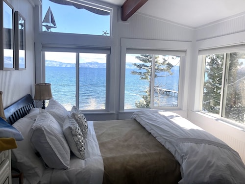 Lake front chalet-incredible view, sleeps 12!