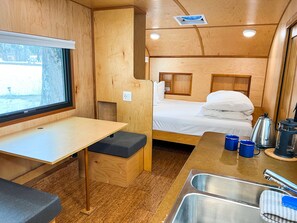 1 habitación y ropa de cama