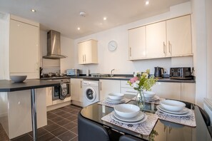 Apartment, Private Bathroom (No.10) | Shared kitchen - No 10 (Mansfield)