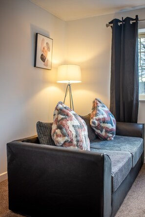 Apartment, Private Bathroom (No.10) | Lounge - No 10 (Mansfield)