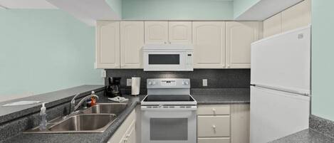 Réfrigérateur, micro-ondes, four, plaque de cuisson