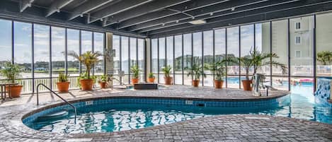 屋内プール、温水プール