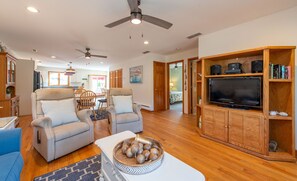 Smart TV, lettore DVD, impianto stereo