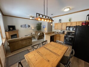 Interior - Will it be ICE AXE, CRAWLER, NORDIC? 1200MGPS-Mtn Views! On River! BBQ & yard! (Ouray)