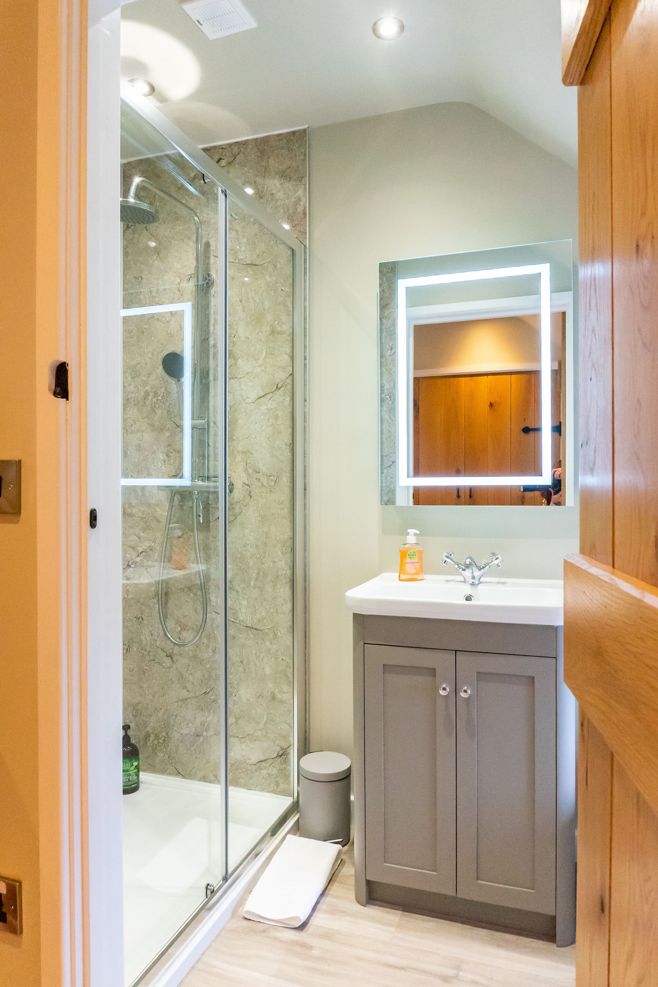 كوخ عائلي - بحمام داخل الغرفة (The Patches) | حمام