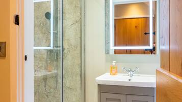 Family Cottage, Ensuite, Courtyard View (The Patches) | Bathroom