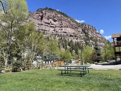 Best Mtn Amphitheater&fireworks views from PRIVATE DECK-1200MGPS-River-BBQ yes!!