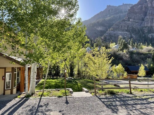 Best Mtn Amphitheater&fireworks views from PRIVATE DECK-1200MGPS-River-BBQ yes!!