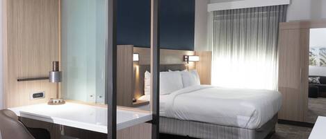 Desk, laptop workspace, iron/ironing board, free WiFi