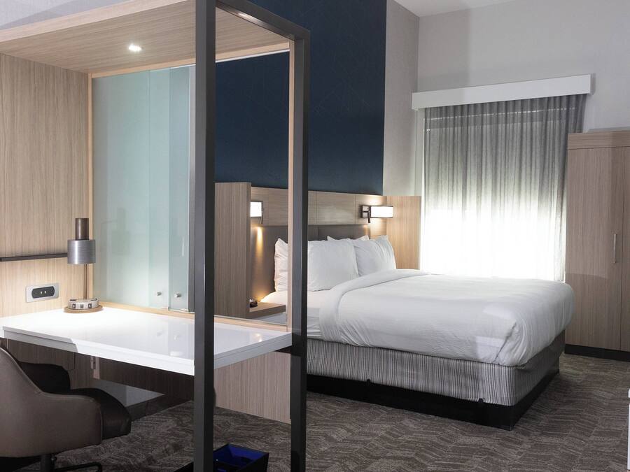 Escritorio y espacio para trabajar con un portátil