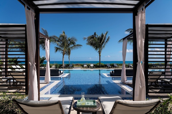 2 outdoor pools