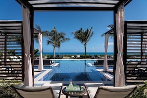 2 outdoor pools