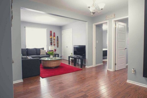 Smart TV - The CoZy Place · Ultimate Relaxation! (Leamington)