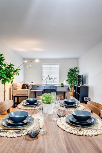 Affordable 2BR Apt | Sleeps 6 | Fast WiFi + Parking