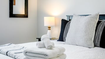 2 makuuhuonetta, silitysrauta/-lauta, ilmainen Wi-Fi, vuodevaatteet