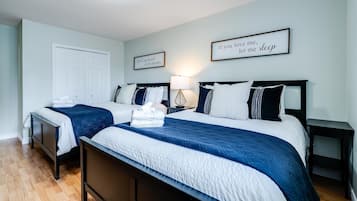 2 dormitorios, escritorio, tabla de planchar con plancha y wifi