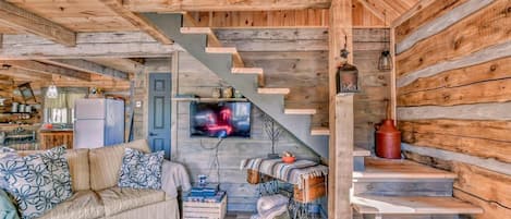 Smart TV, DVD player, livros