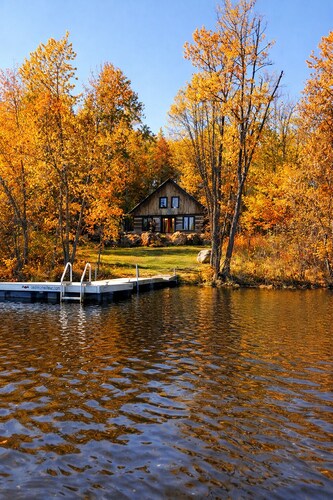 Waterfront Cottage, Dock, Canoe, Firepit, Sleeps 8