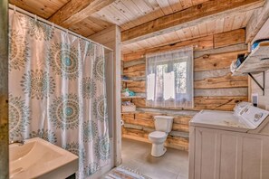 Combined shower/bathtub, hair dryer, towels, soap