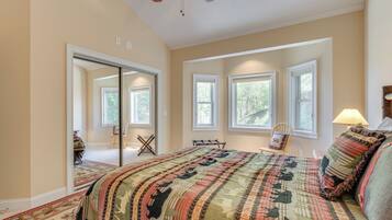 2 bedrooms, desk, internet, bed sheets