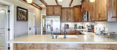 Fridge, microwave, stovetop, dishwasher